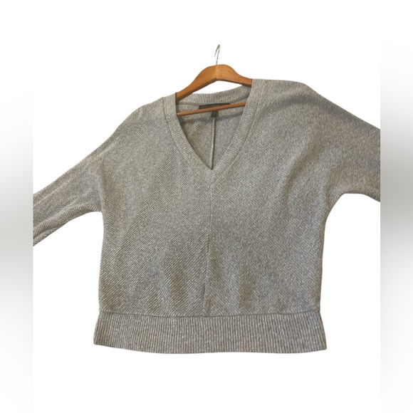 White House Black Market Gray V-Neck Knit Sweater Small Soft Textured Pullover - Picture 7 of 8